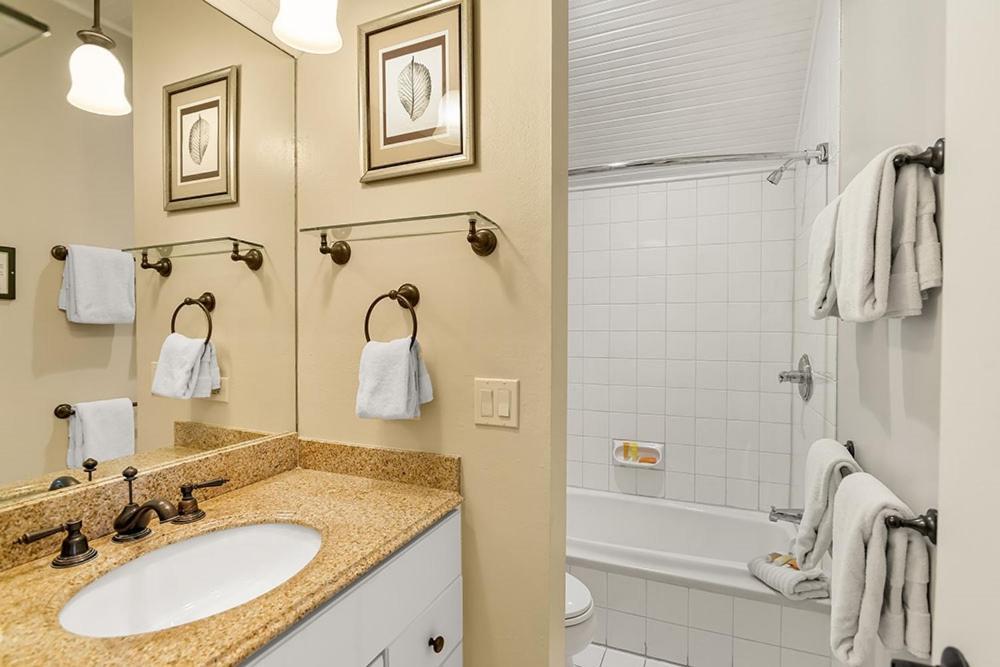 Independence Square 213, Spacious Hotel Room With 2 Queen Beds, Wet Bar, And Sitting Area Aspen Ngoại thất bức ảnh